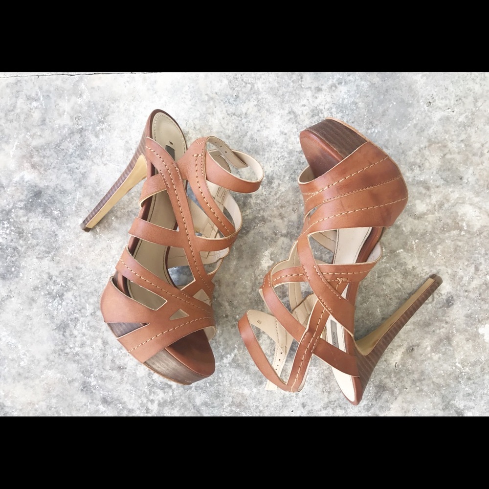Guess tan heels